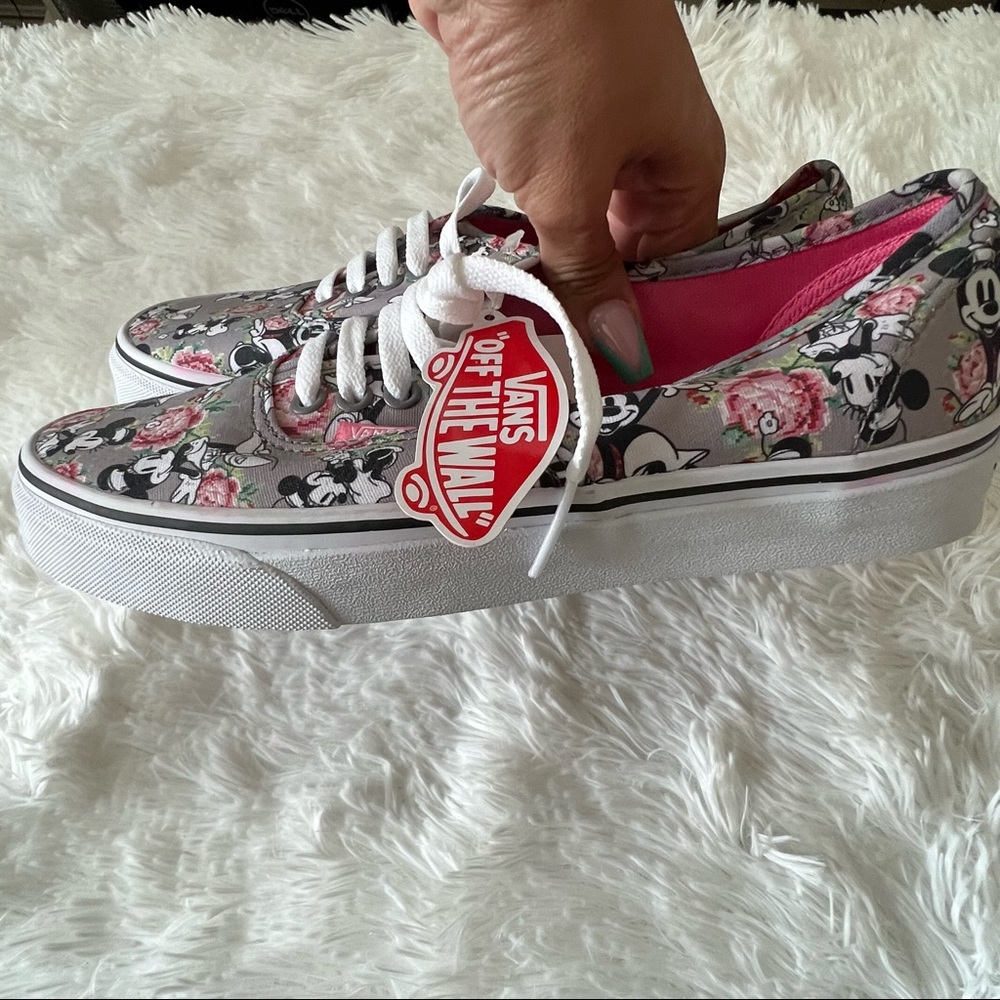 NEW Disney x Vans - Picture 4 of 9